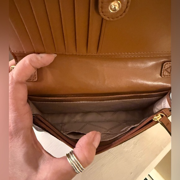 Michael Kors Jet Set Small Studded Smartphone
Crossbody Bag EUC - Picture 6 of 17